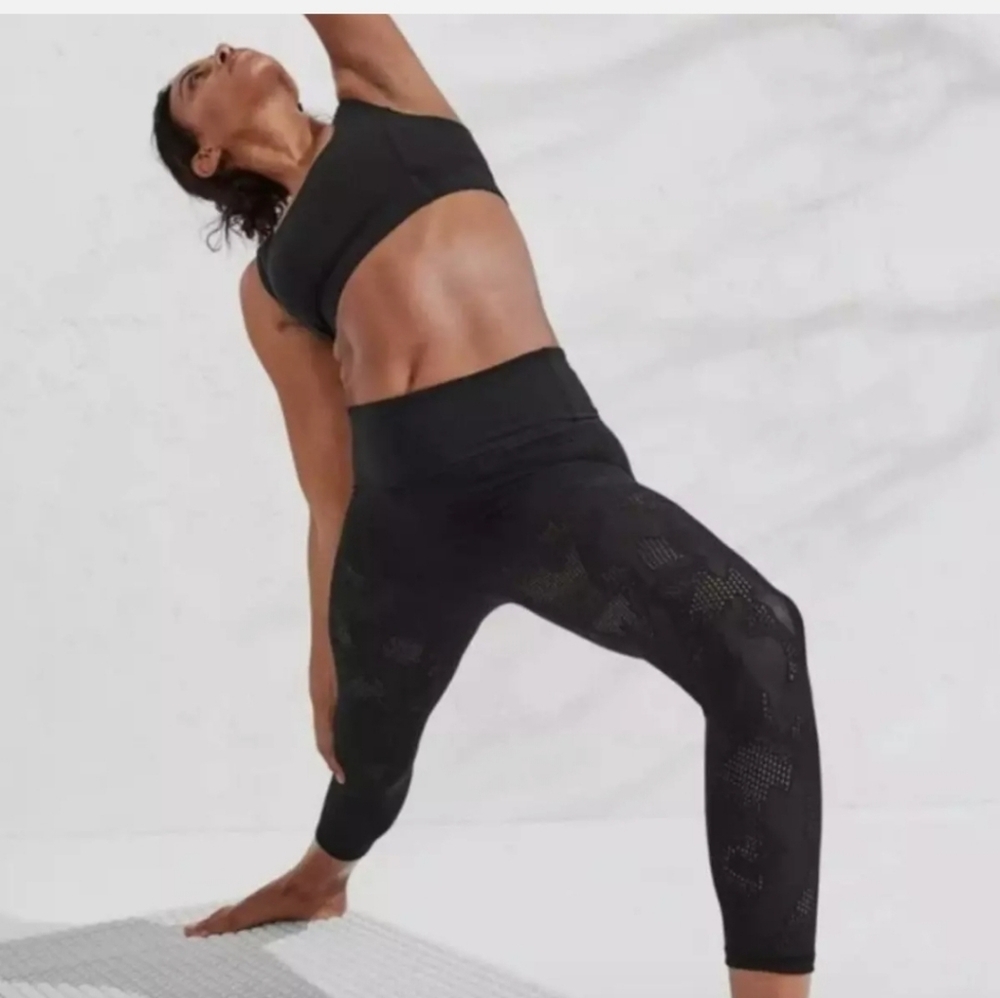 Athleta Phenom Camo 7/8 Tight - Black - Size XS